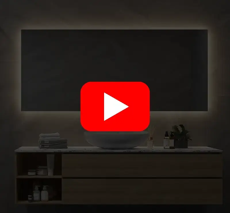 Video af spejl i 140×70 cm med antidug, baggrundsbelysning og dæmpbar lysstyring
